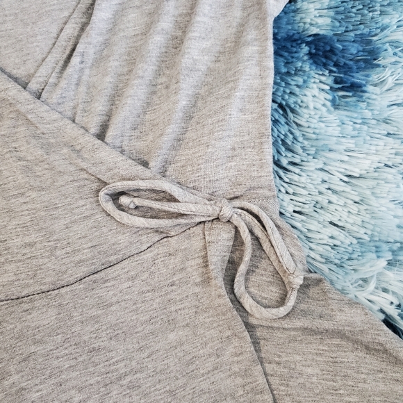ROLLER COASTER~ GRAY SHORT SLEEVE V-NECK WRAP DRESS! - Picture 16 of 16